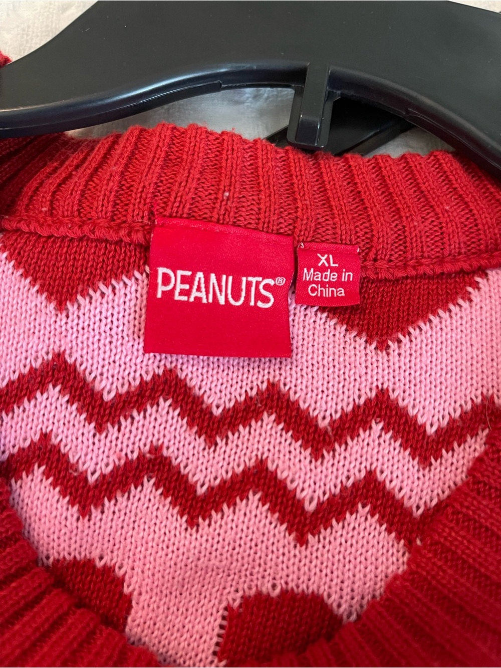 Snoopy Peanuts Women’s Valentines Day ‘Be mine’ Cropped Sweatshirt xl - Picture 5 of 5